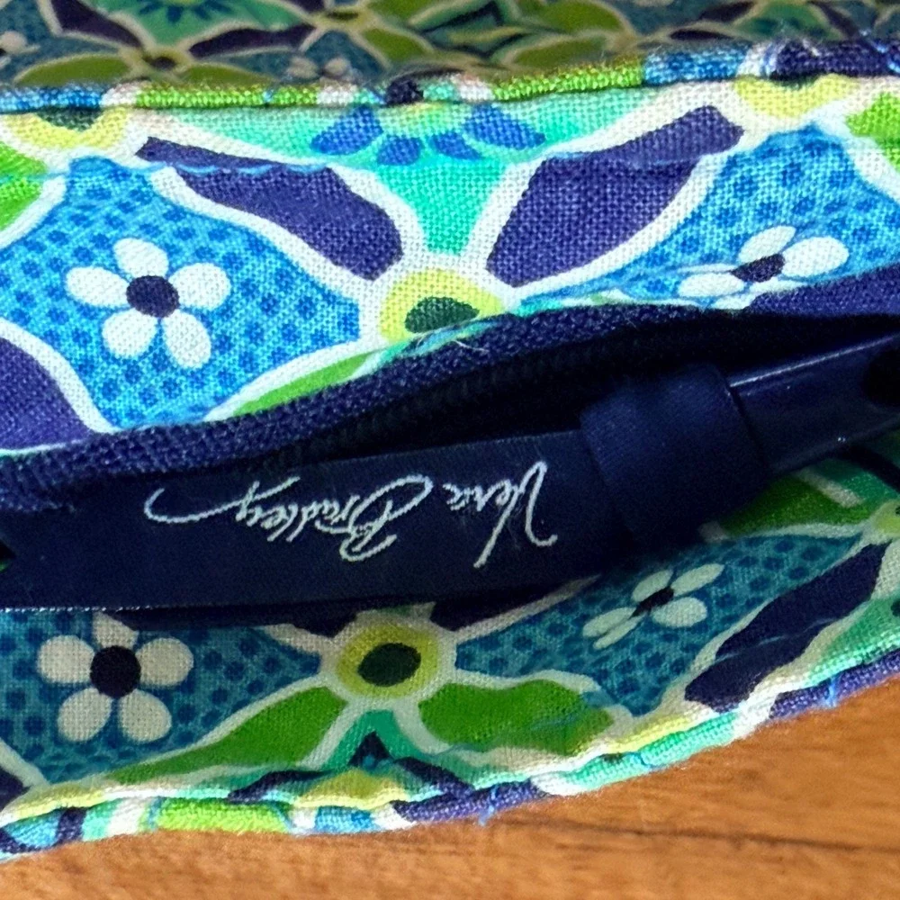 Vera Bradley Daisy Daisy Blue Green Floral Quilted Crossbody Bag and ID Case Set